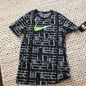 Nike boys dri-fit NWT t shirt